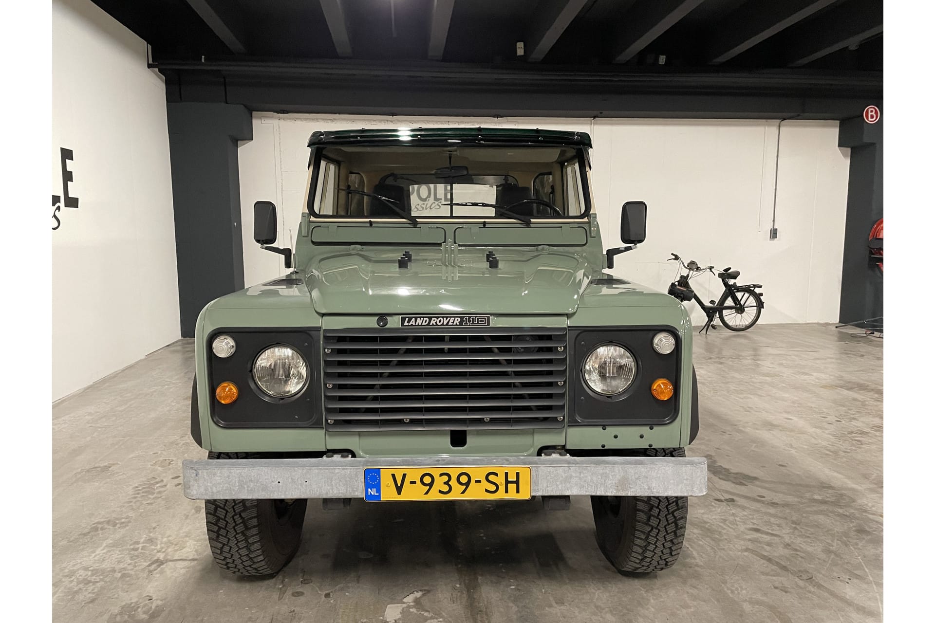 Land Rover Defender 110