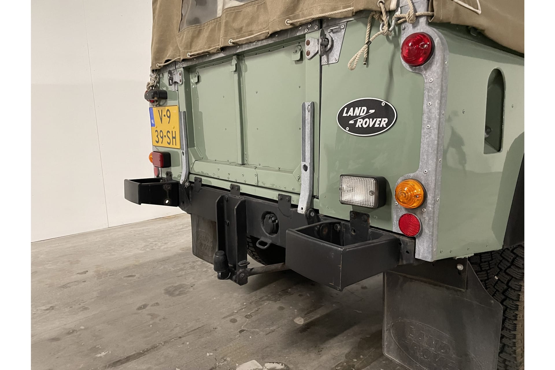 Land Rover Defender 110