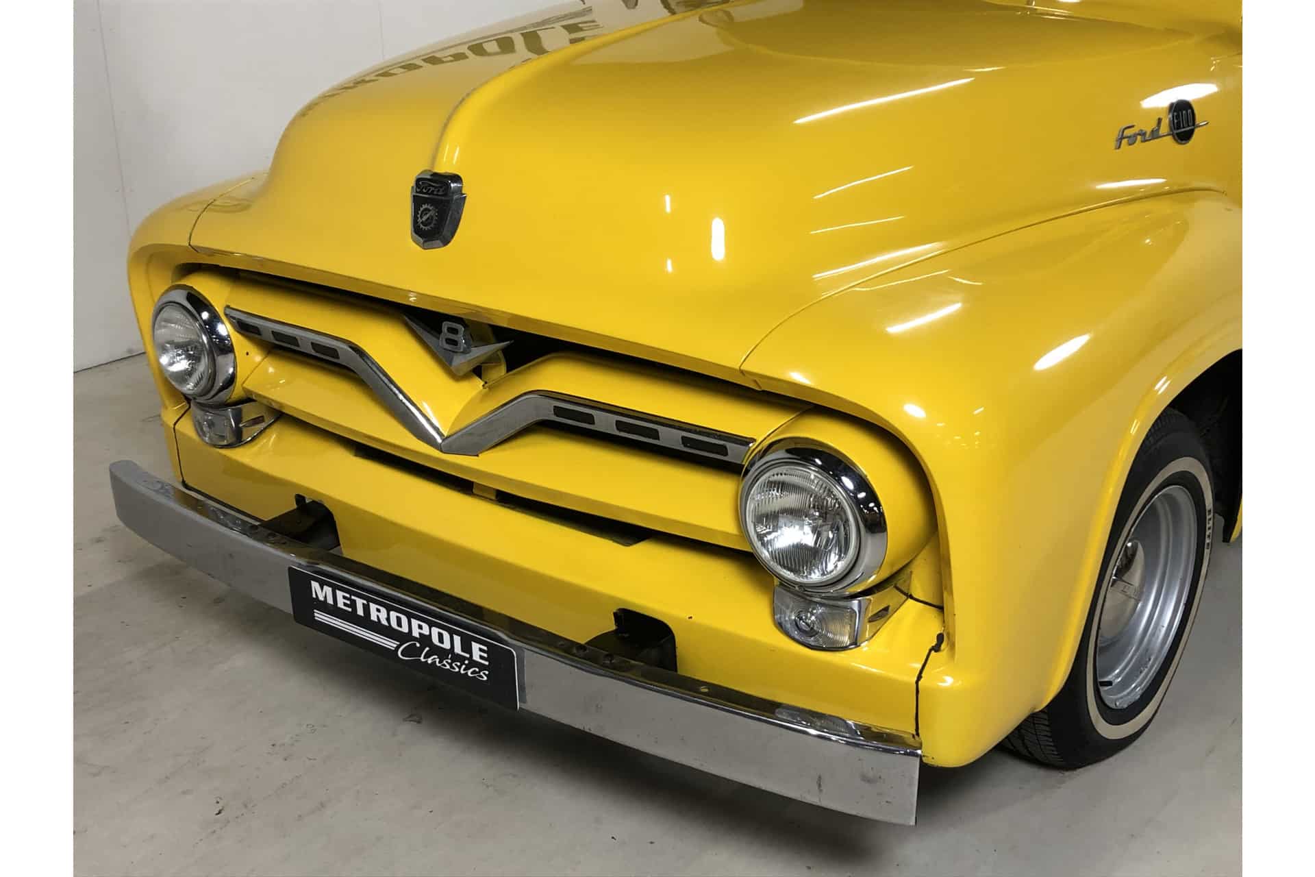 Ford F100 V8