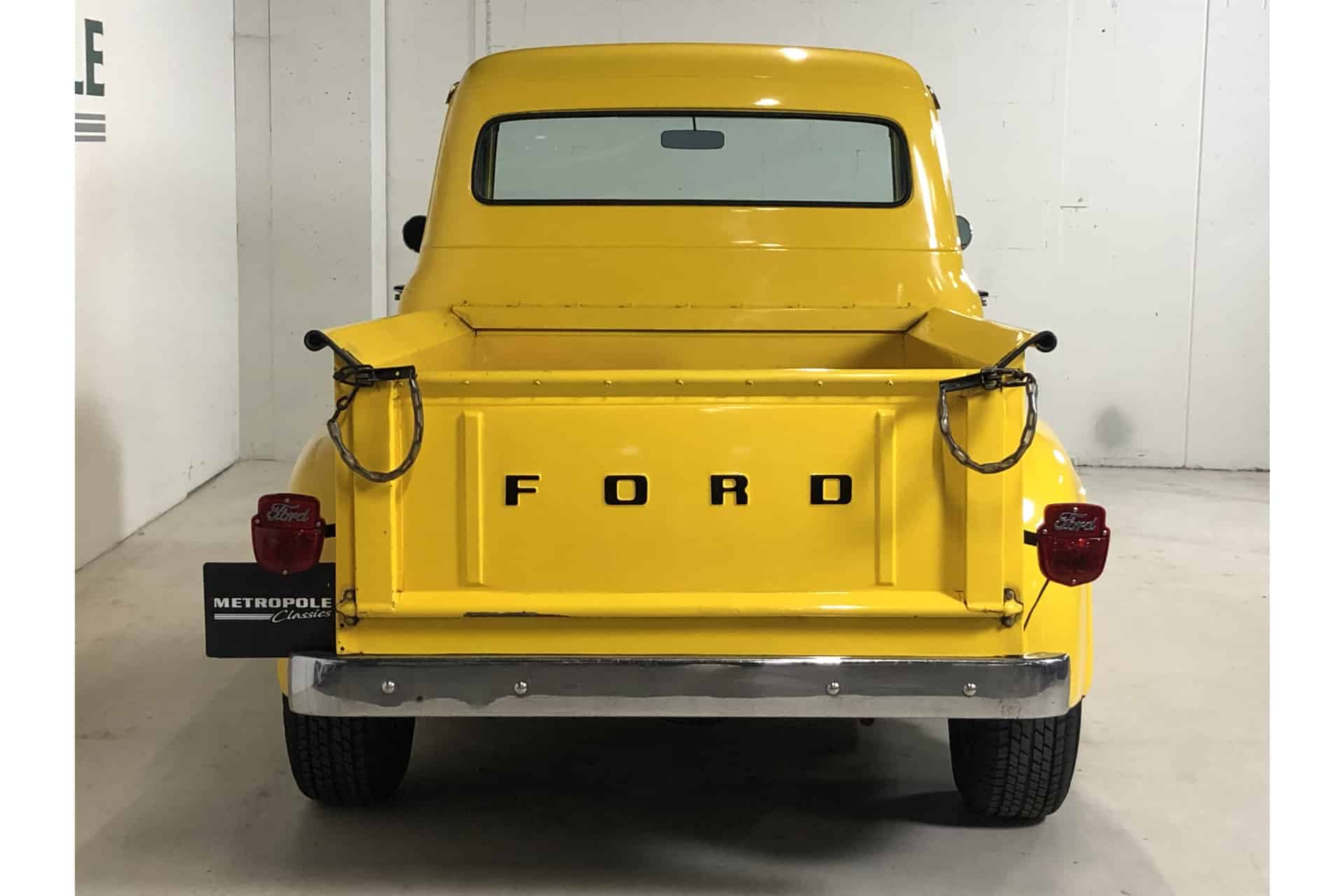 Ford F100 V8
