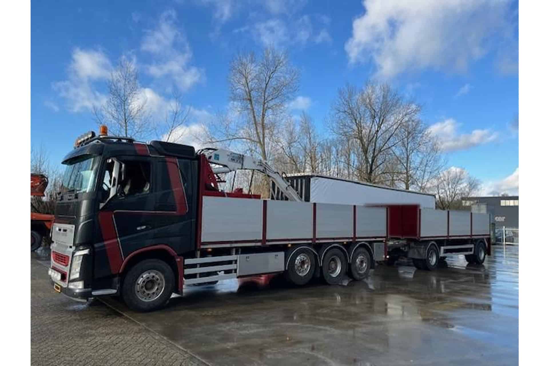 Volvo 24V3C + Pacton 2-axle trailer. Optionally with mobile Kennis crane.