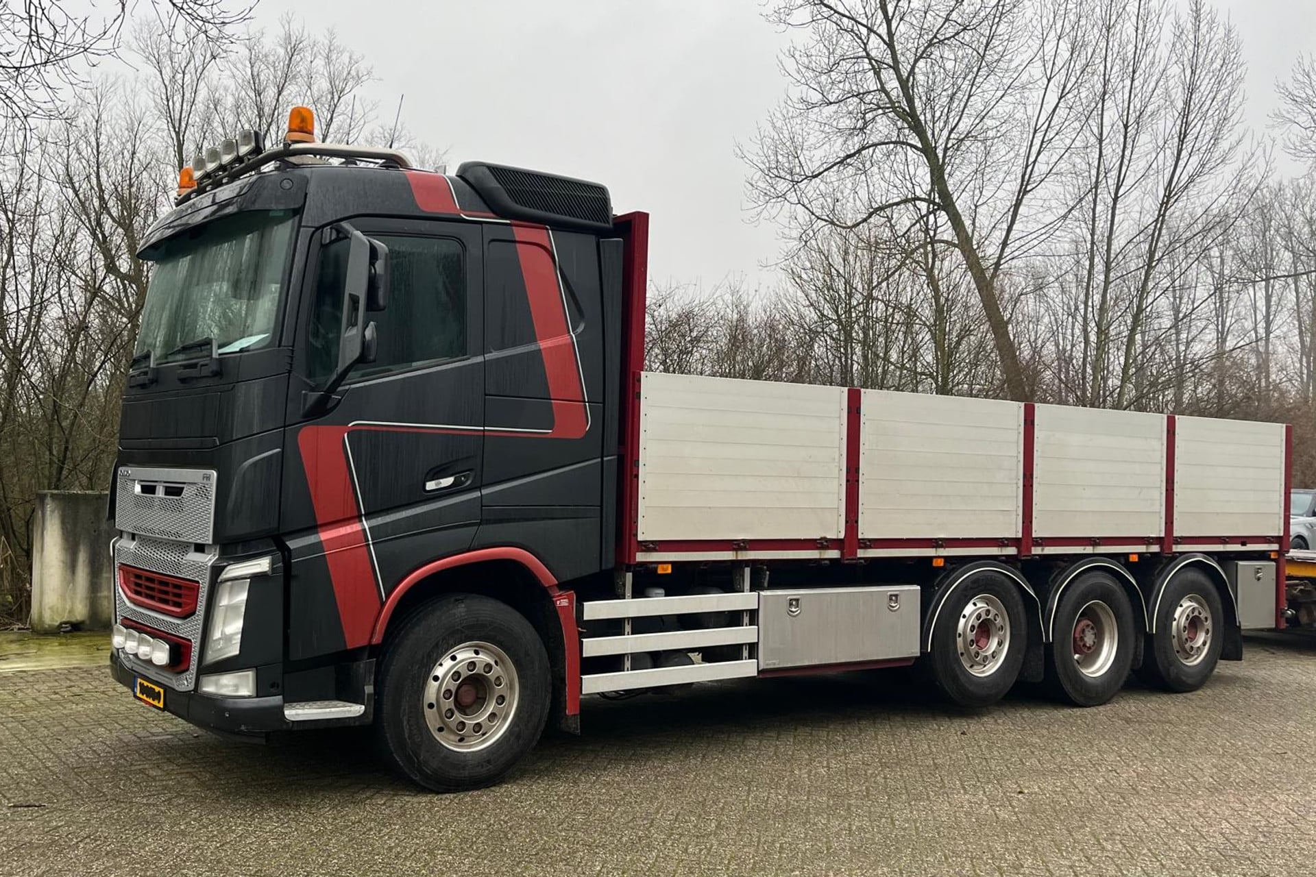 Volvo 24V3C + Pacton 2-axle trailer. Optionally with mobile Kennis crane.