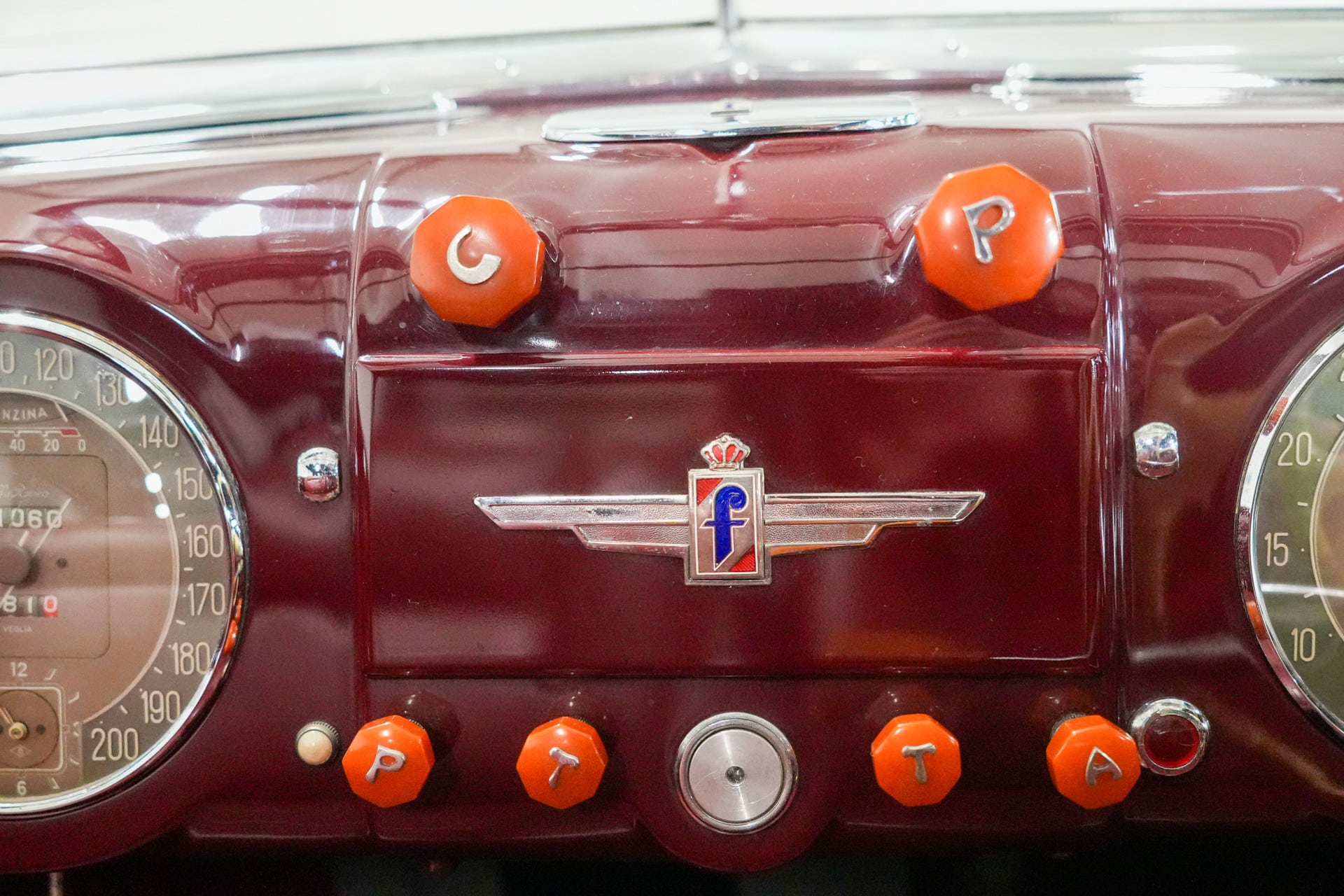 Alfa Romeo 6C 2500 Passo Corto Super Sport Cabriolet by Pinin Farina