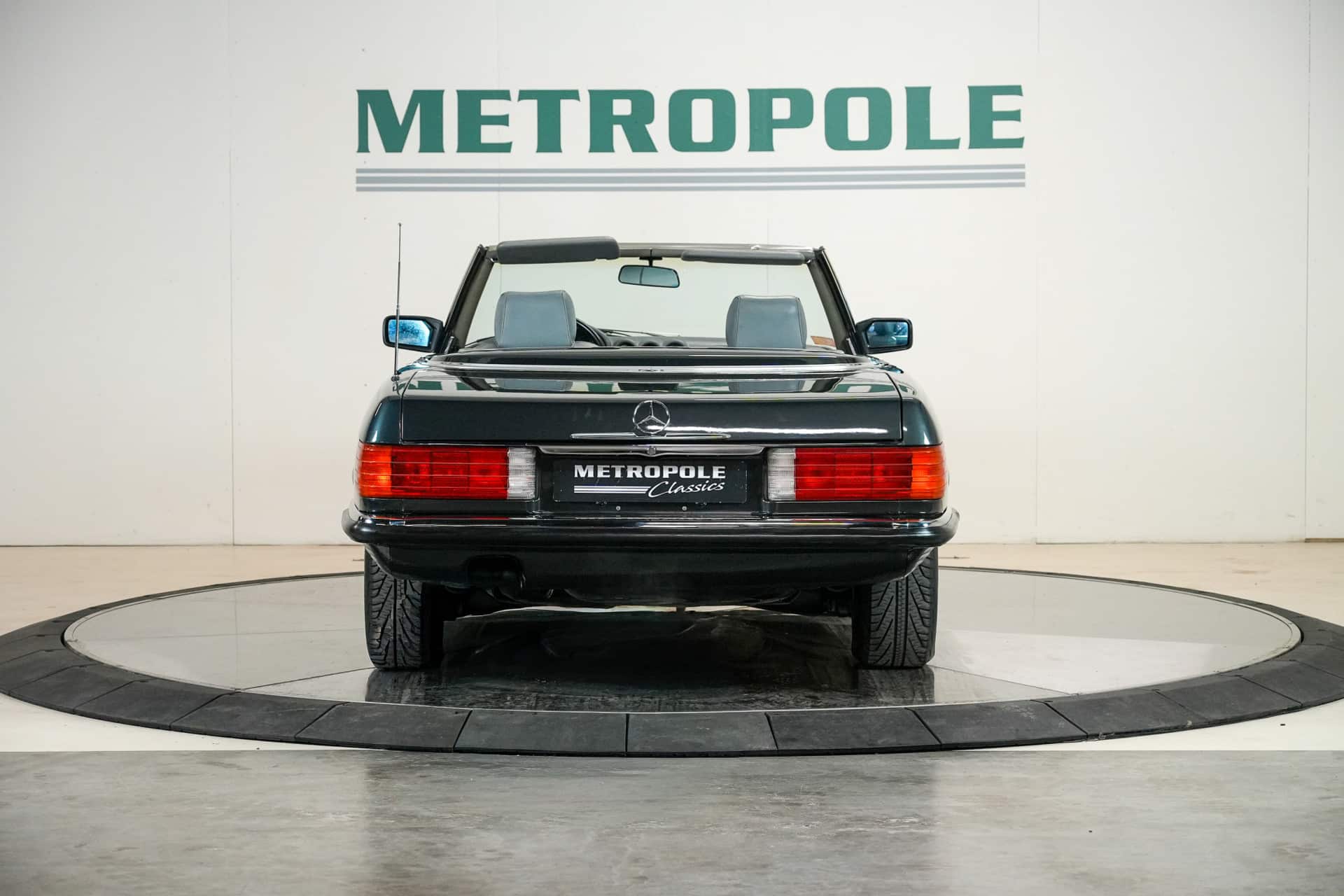 Mercedes-Benz 560 SL