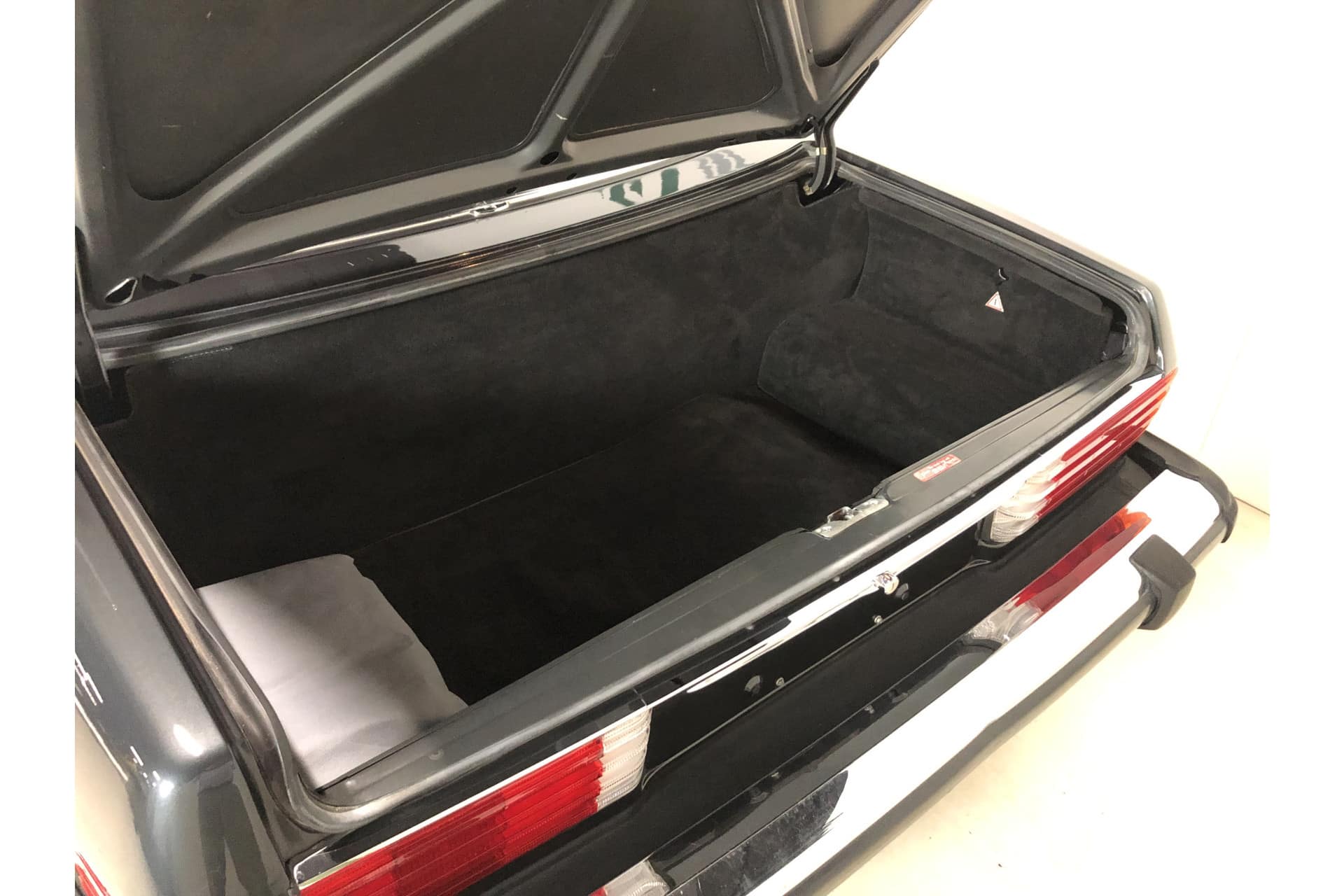Mercedes-Benz 560 SL