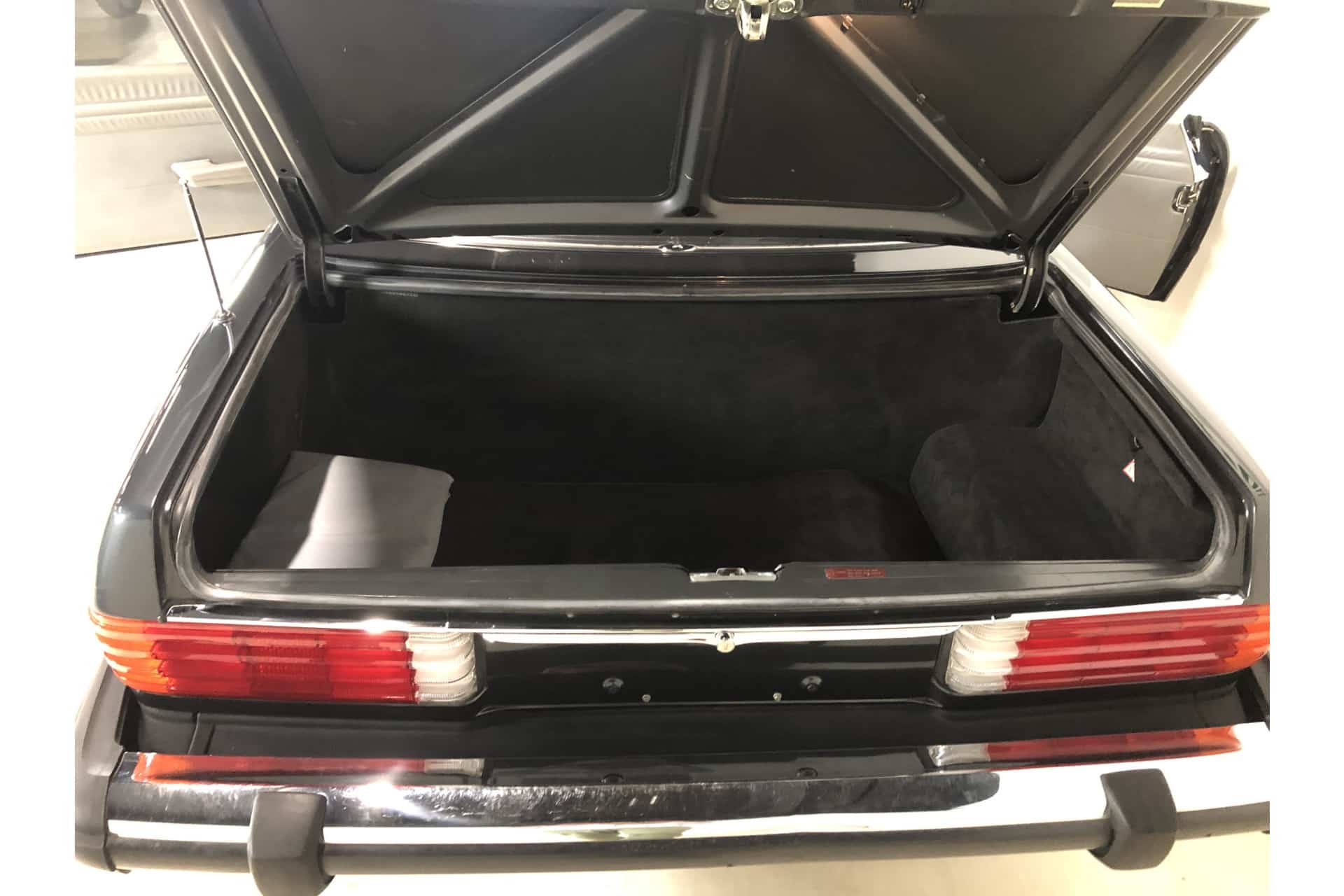 Mercedes-Benz 560 SL