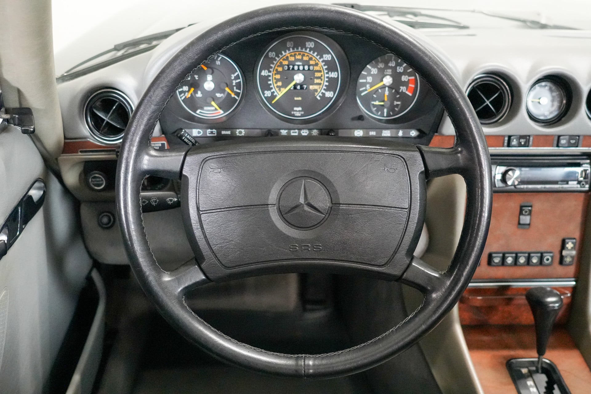 Mercedes-Benz 560 SL