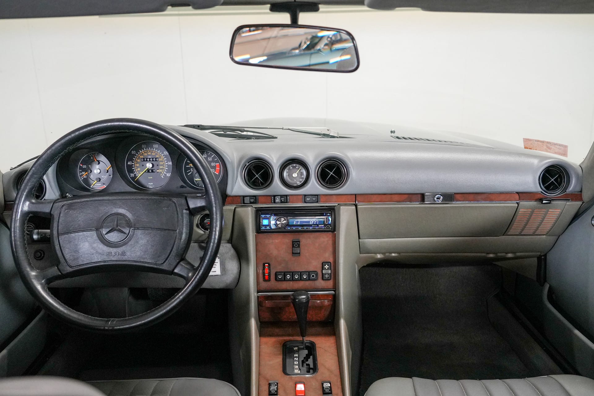 Mercedes-Benz 560 SL
