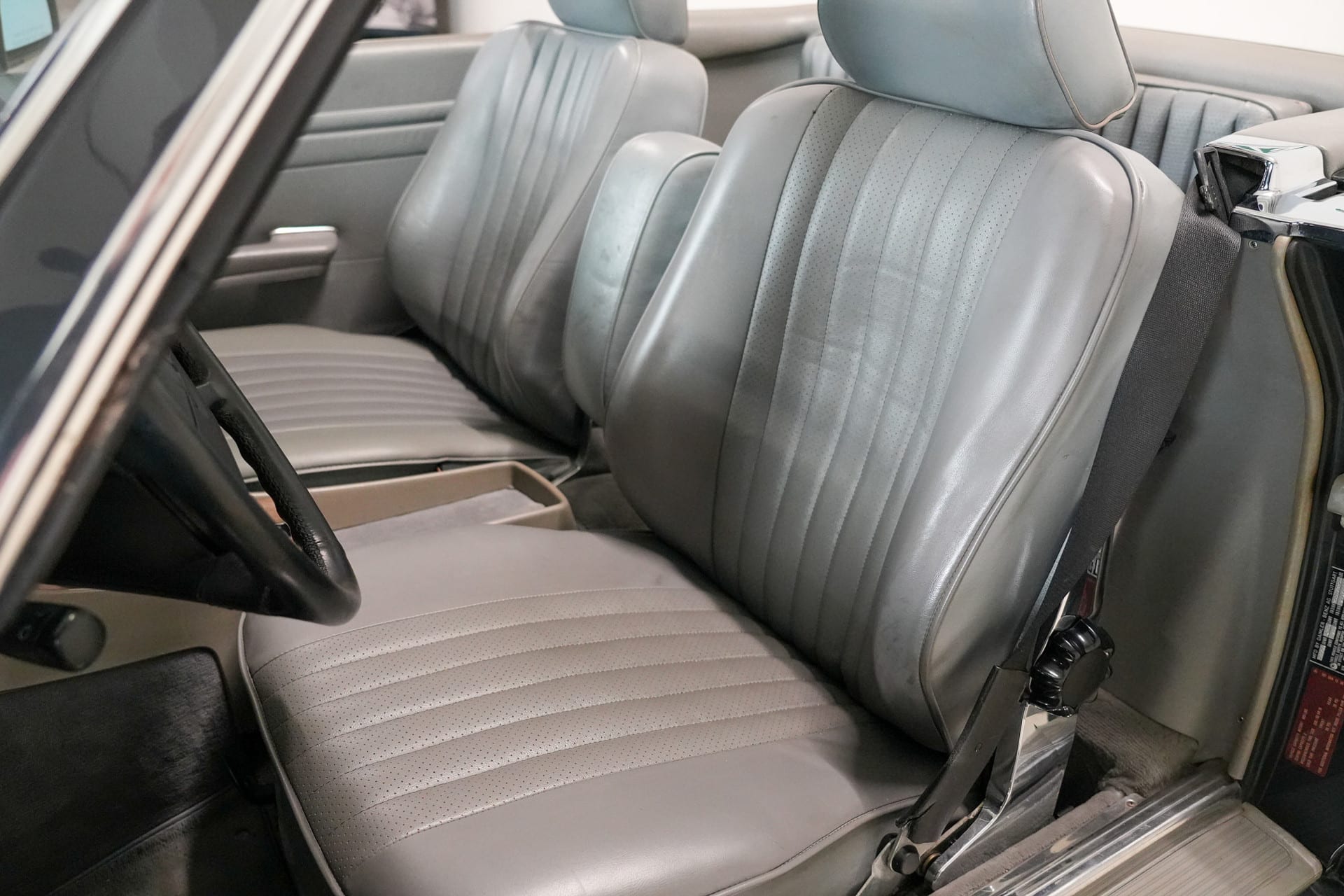Mercedes-Benz 560 SL