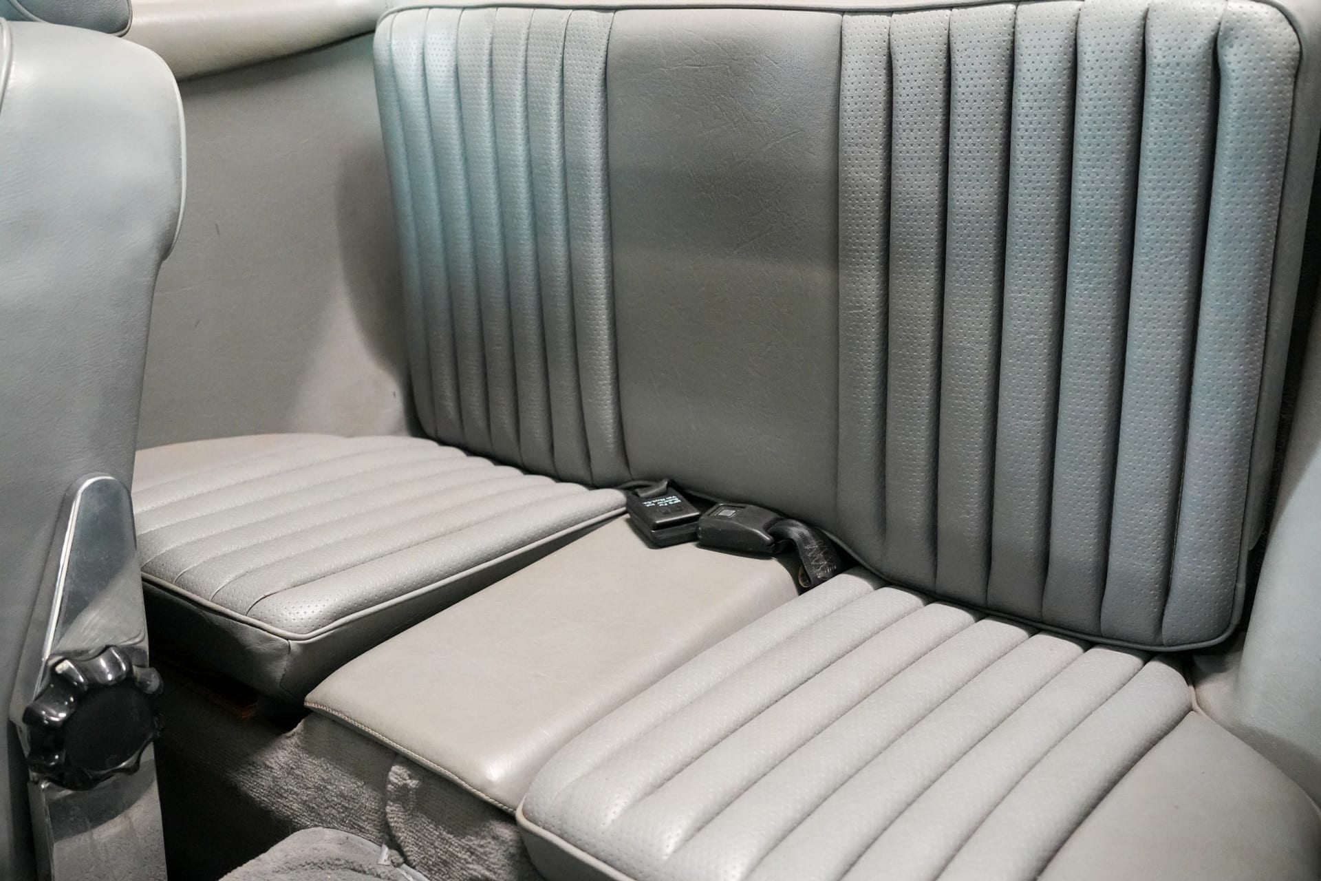 Mercedes-Benz 560 SL