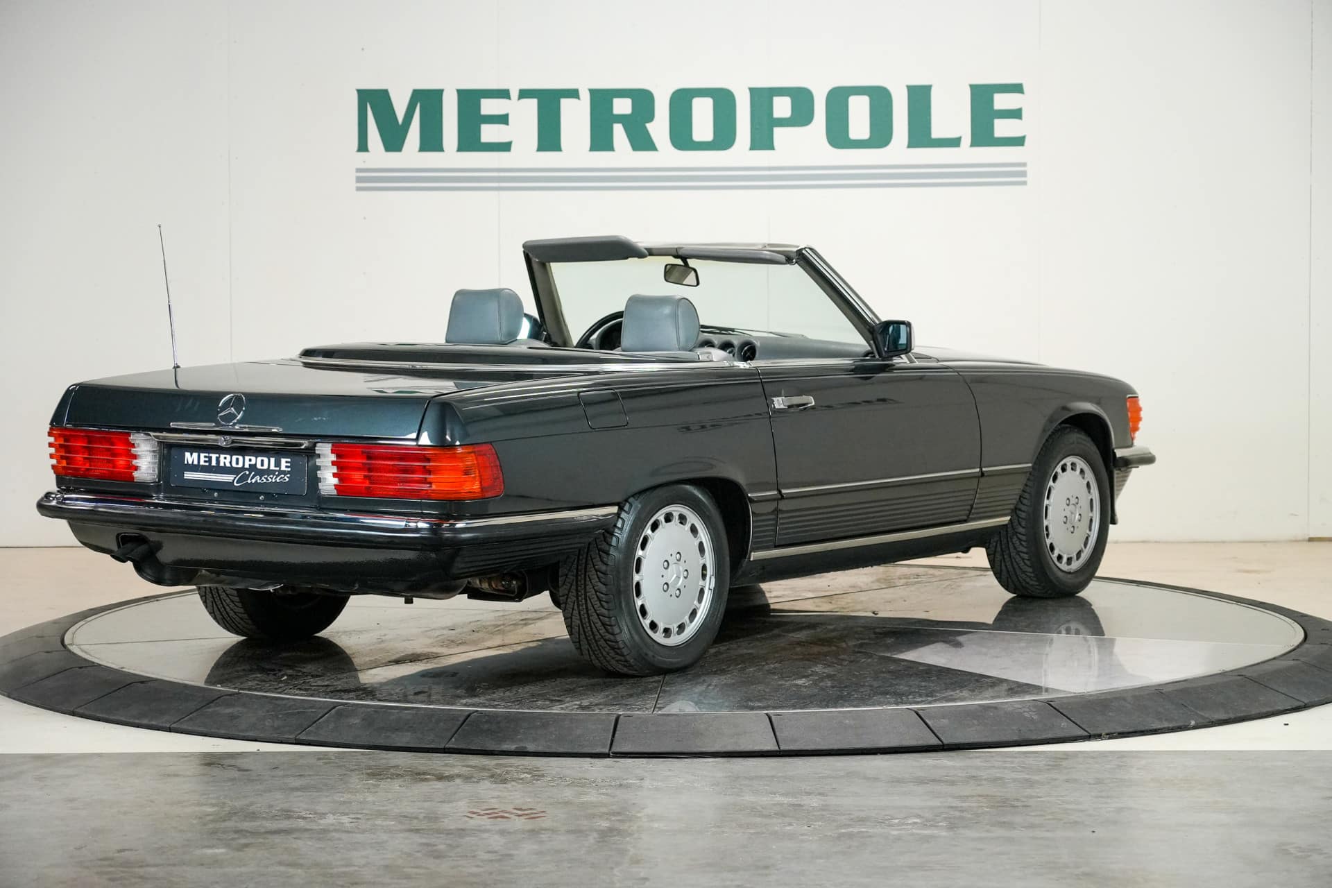Mercedes-Benz 560 SL