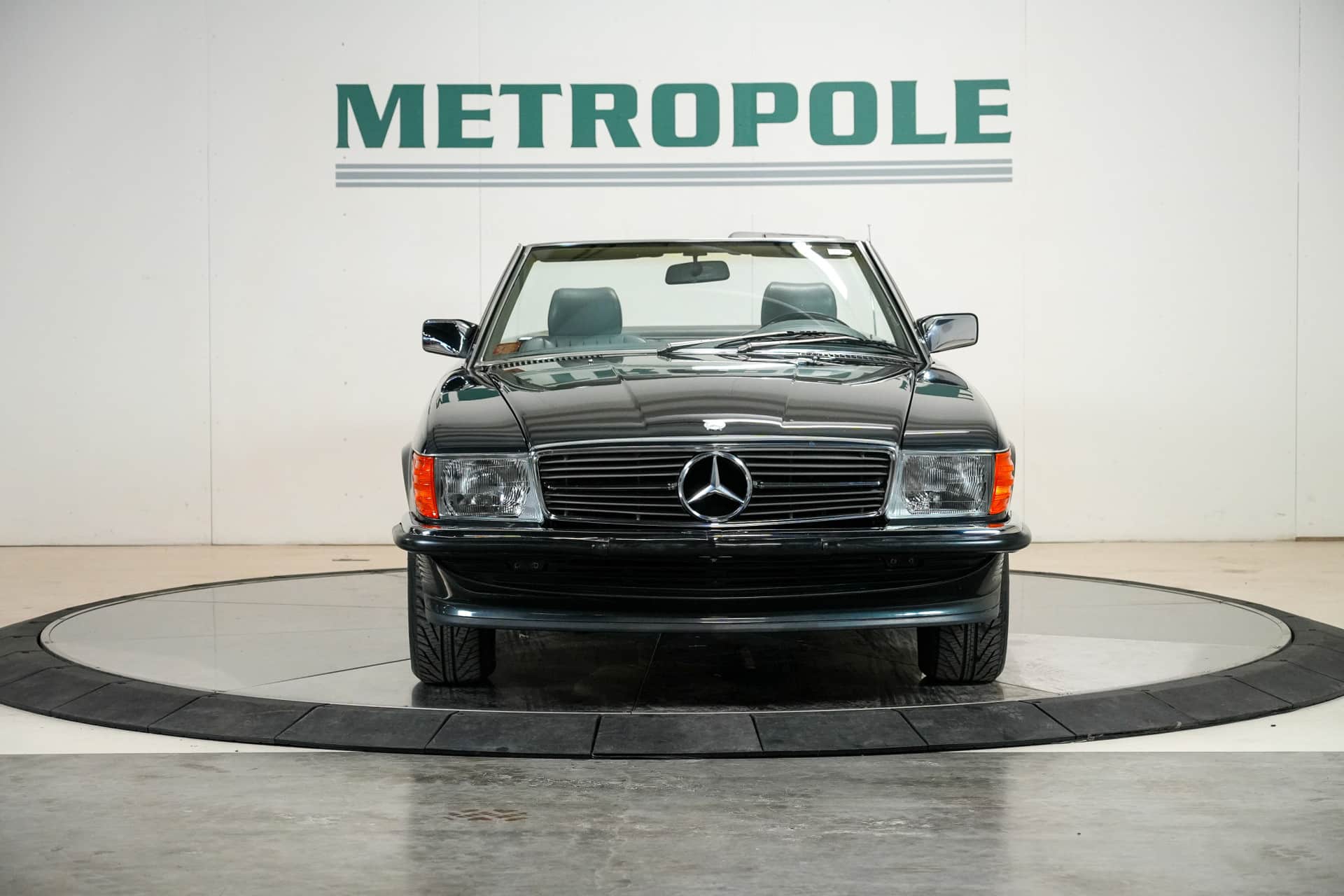 Mercedes-Benz 560 SL