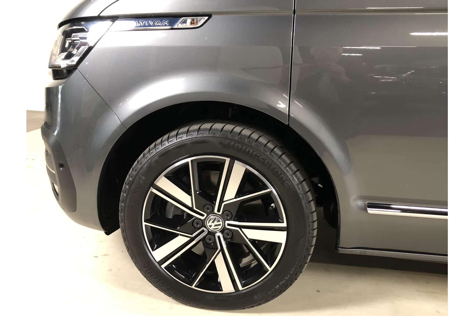 VOLKSWAGEN T6 Multivan