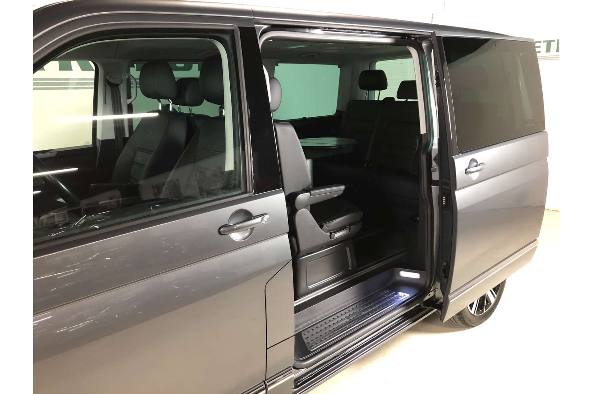 VOLKSWAGEN T6 Multivan