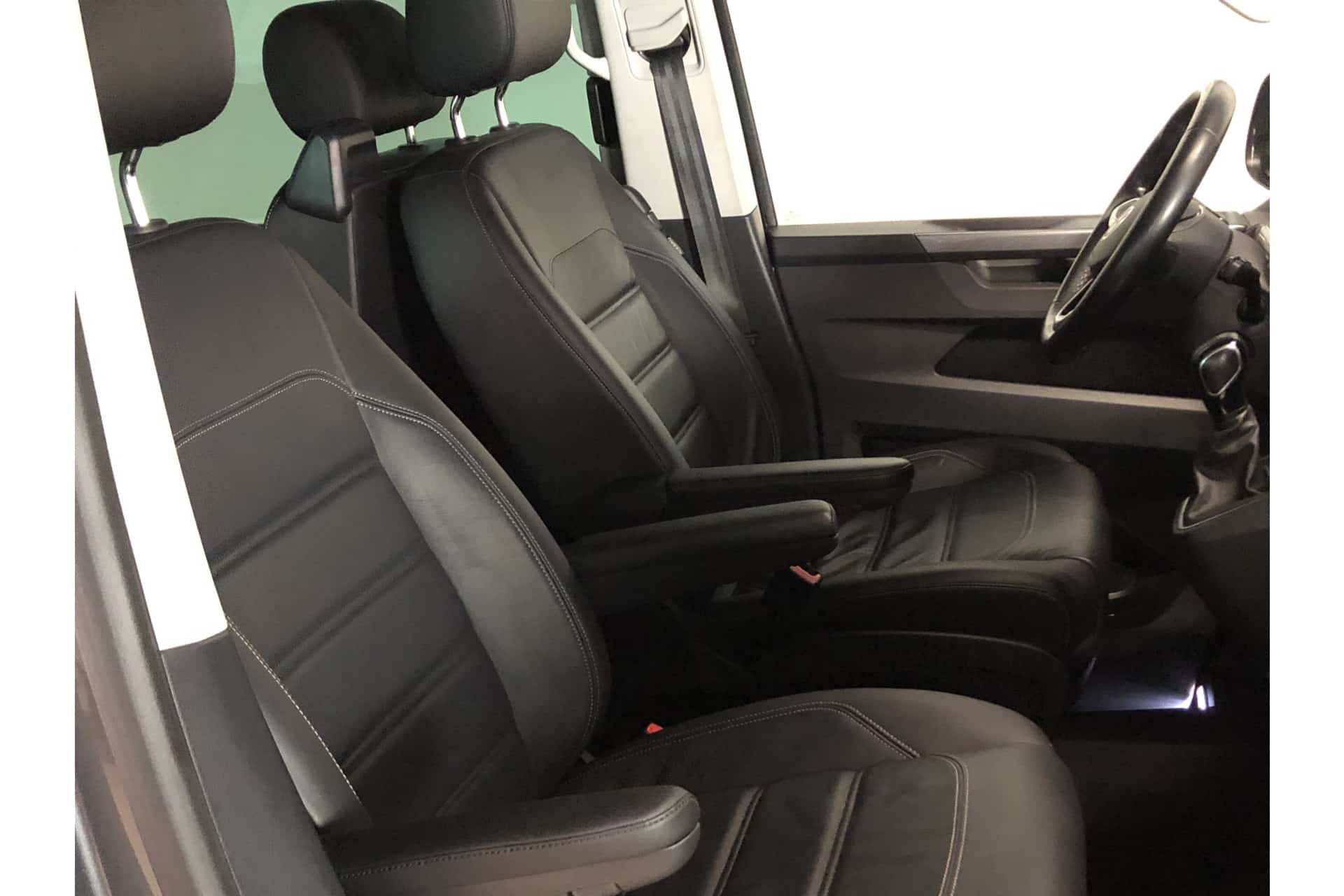 VOLKSWAGEN T6 Multivan