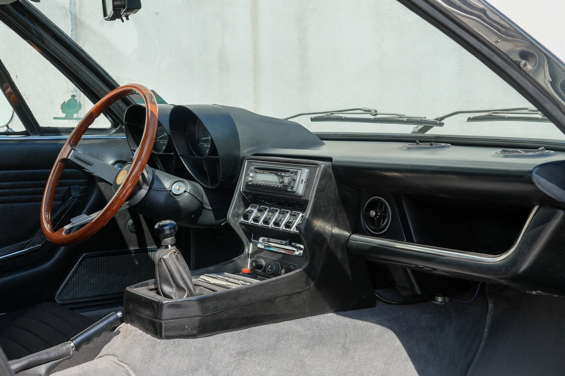 Alfa Romeo Montreal