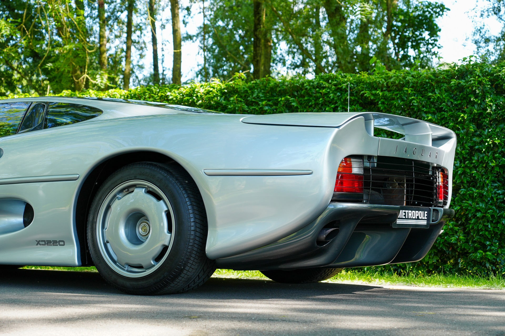 Jaguar XJ220