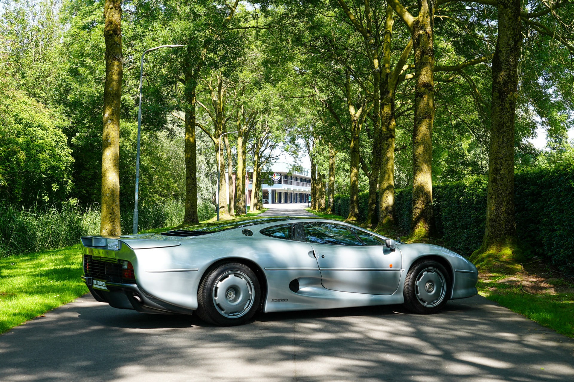 Jaguar XJ220