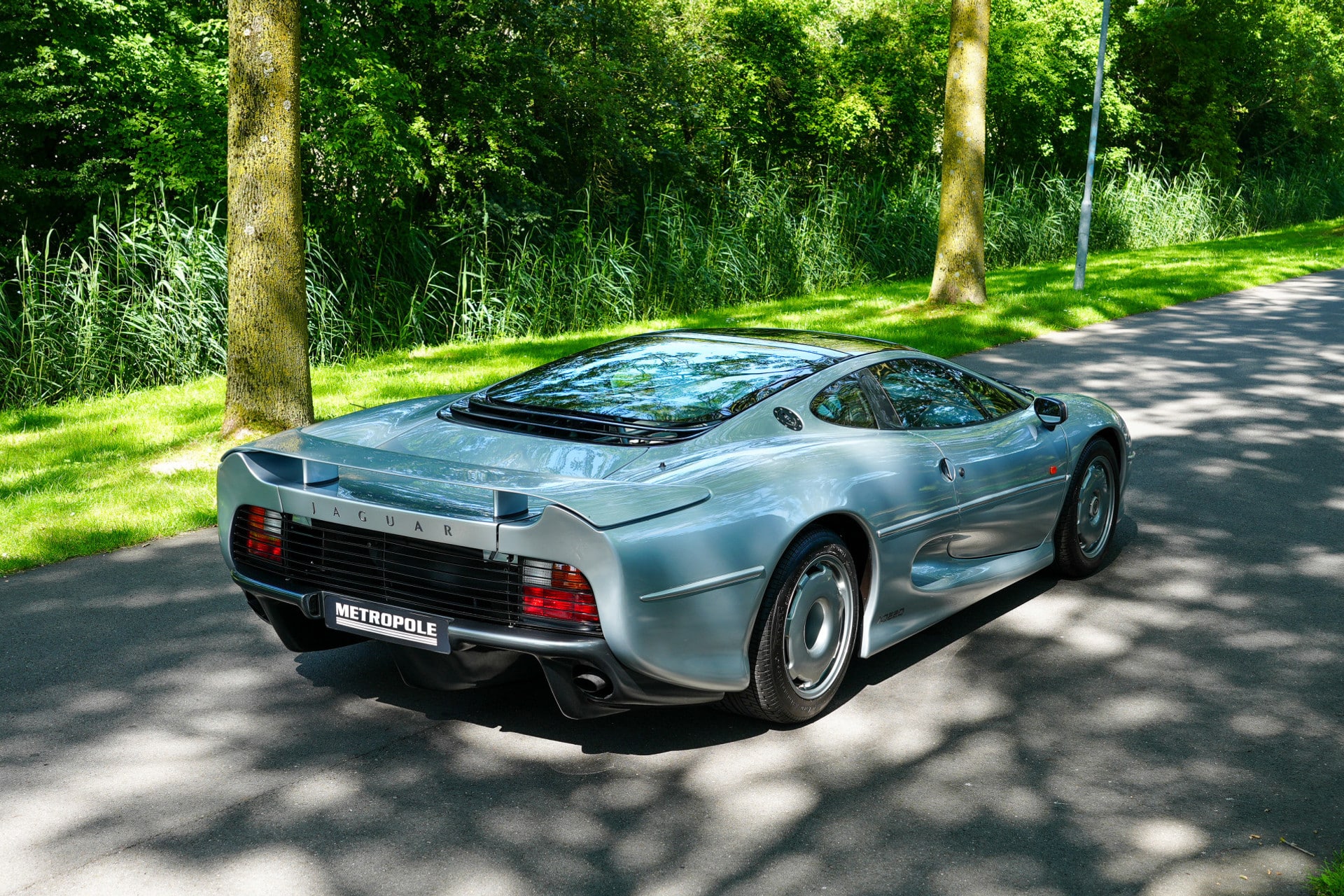 Jaguar XJ220