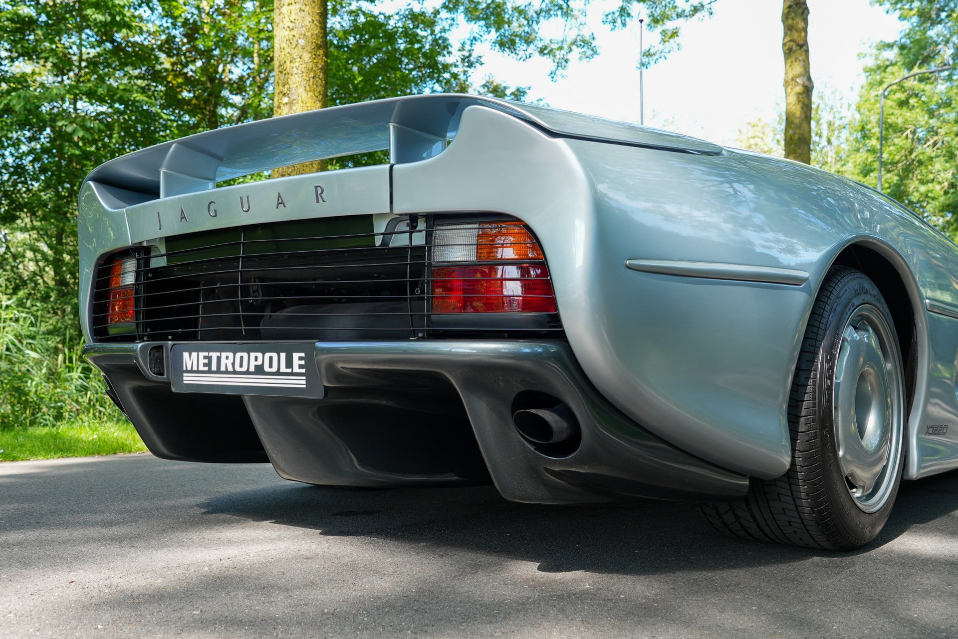 Jaguar XJ220