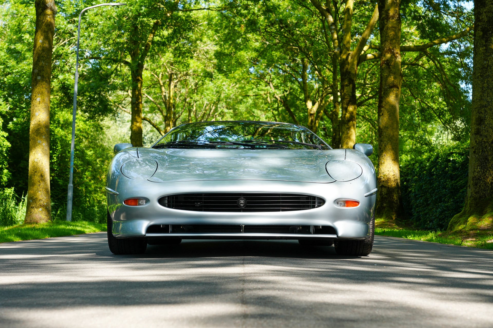 Jaguar XJ220