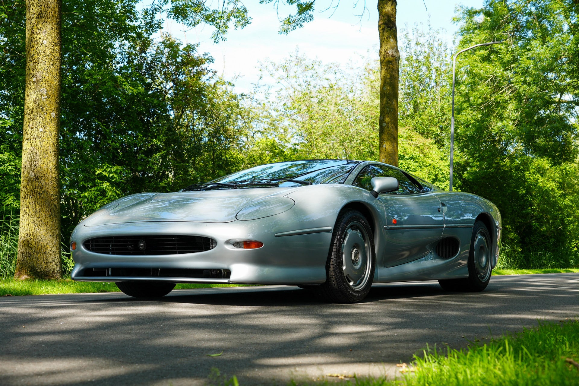 Jaguar XJ220