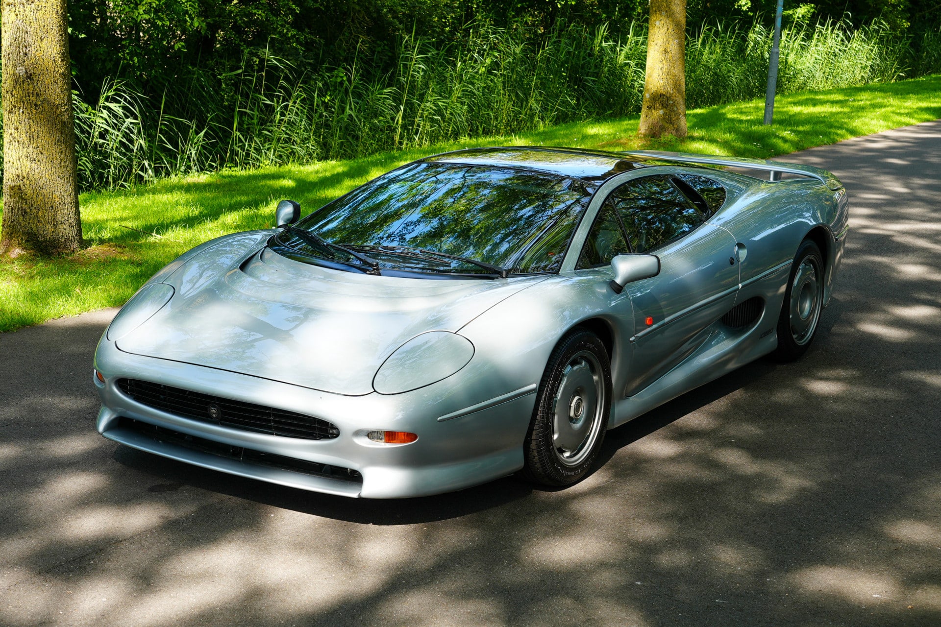 Jaguar XJ220