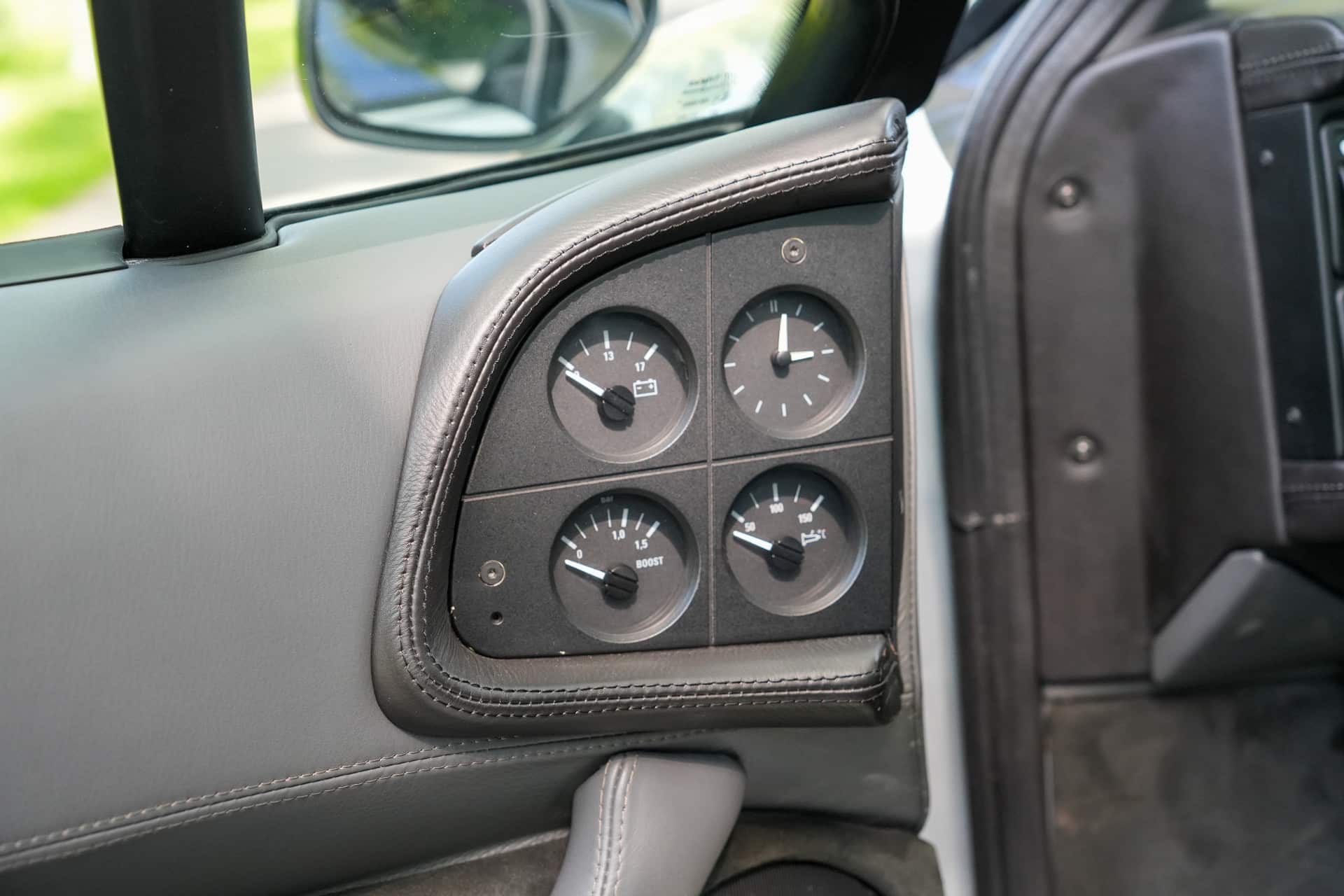 Jaguar XJ220