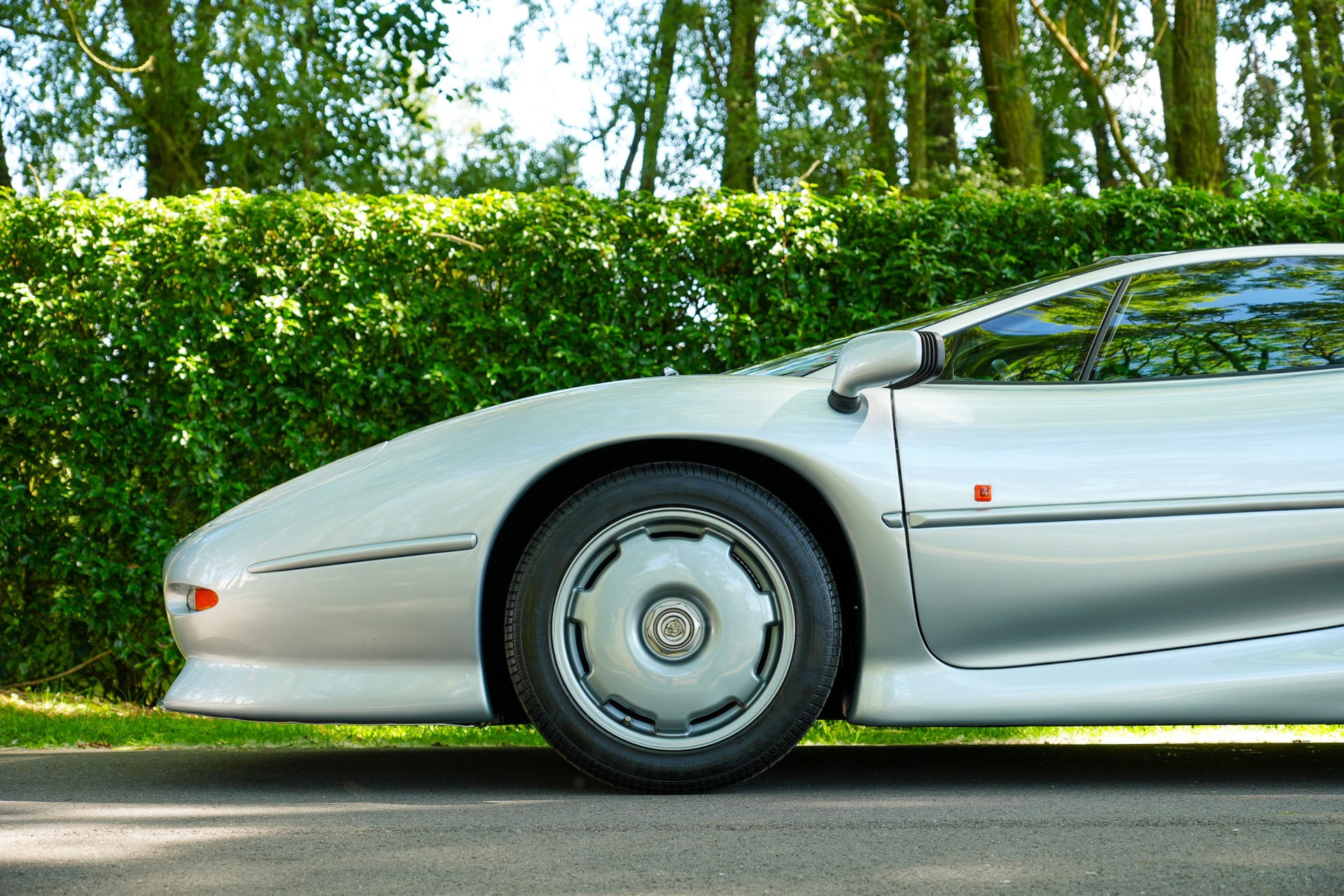 Jaguar XJ220
