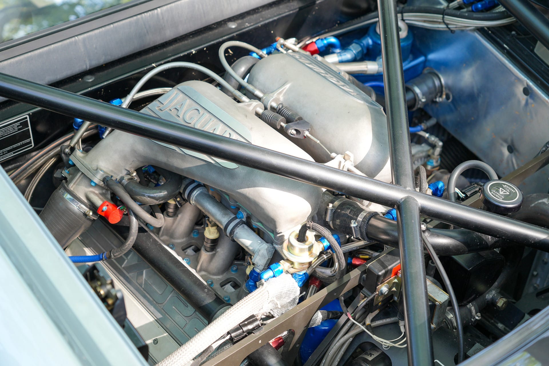 Jaguar XJ220