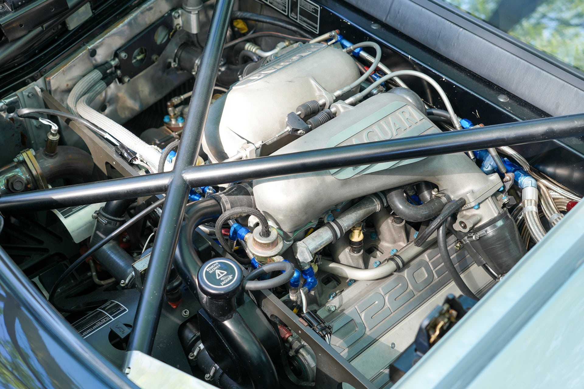 Jaguar XJ220