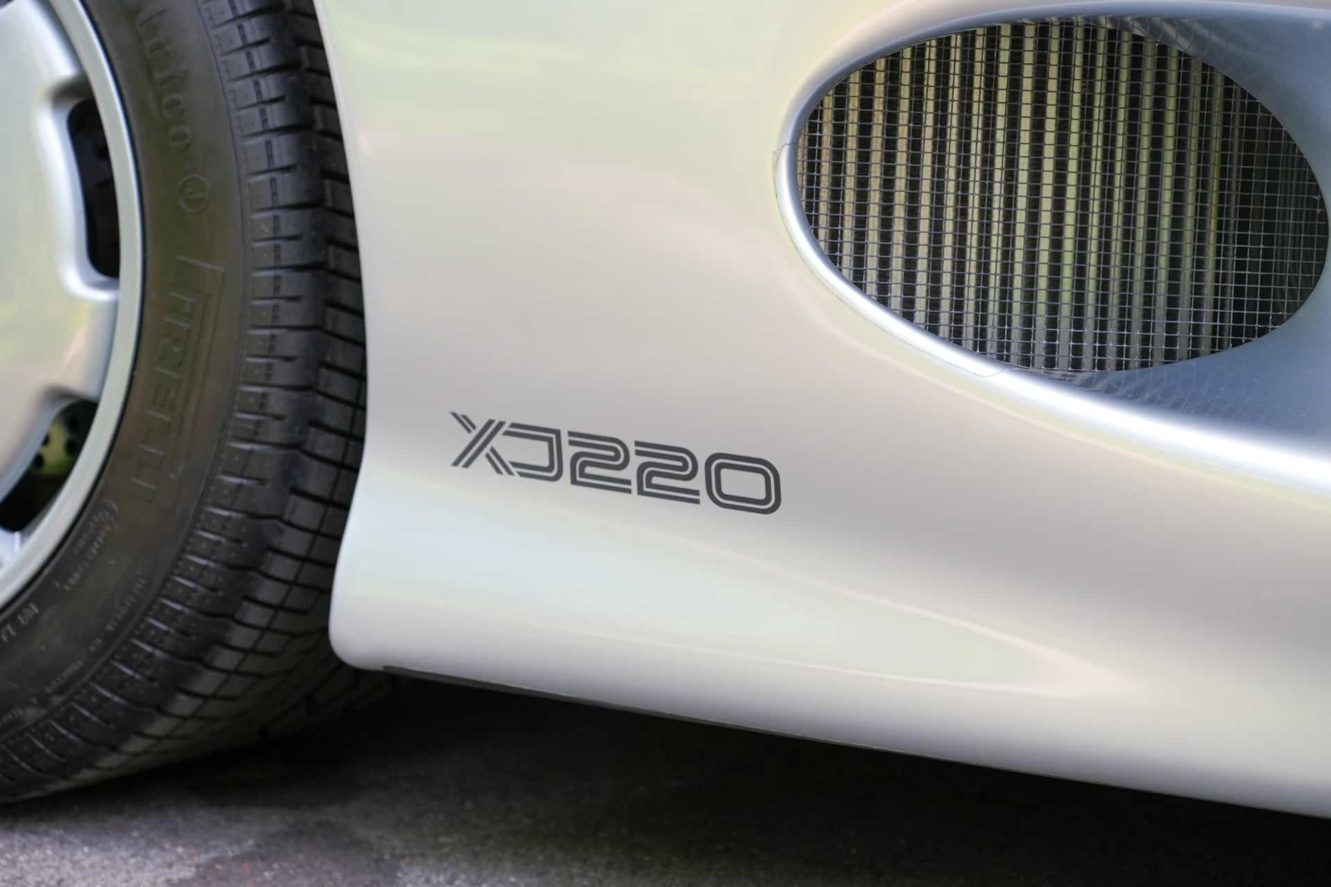 Jaguar XJ220