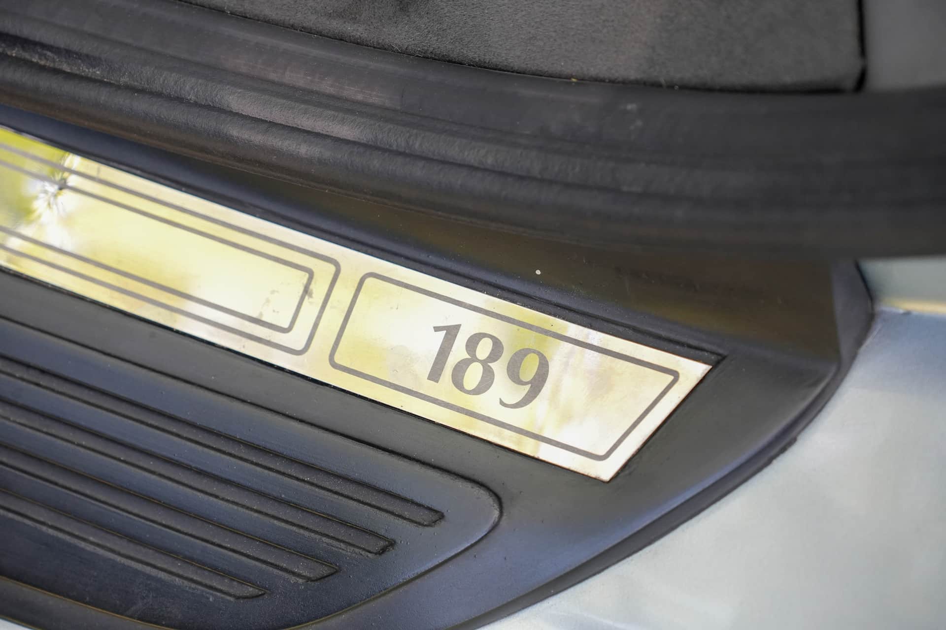 Jaguar XJ220