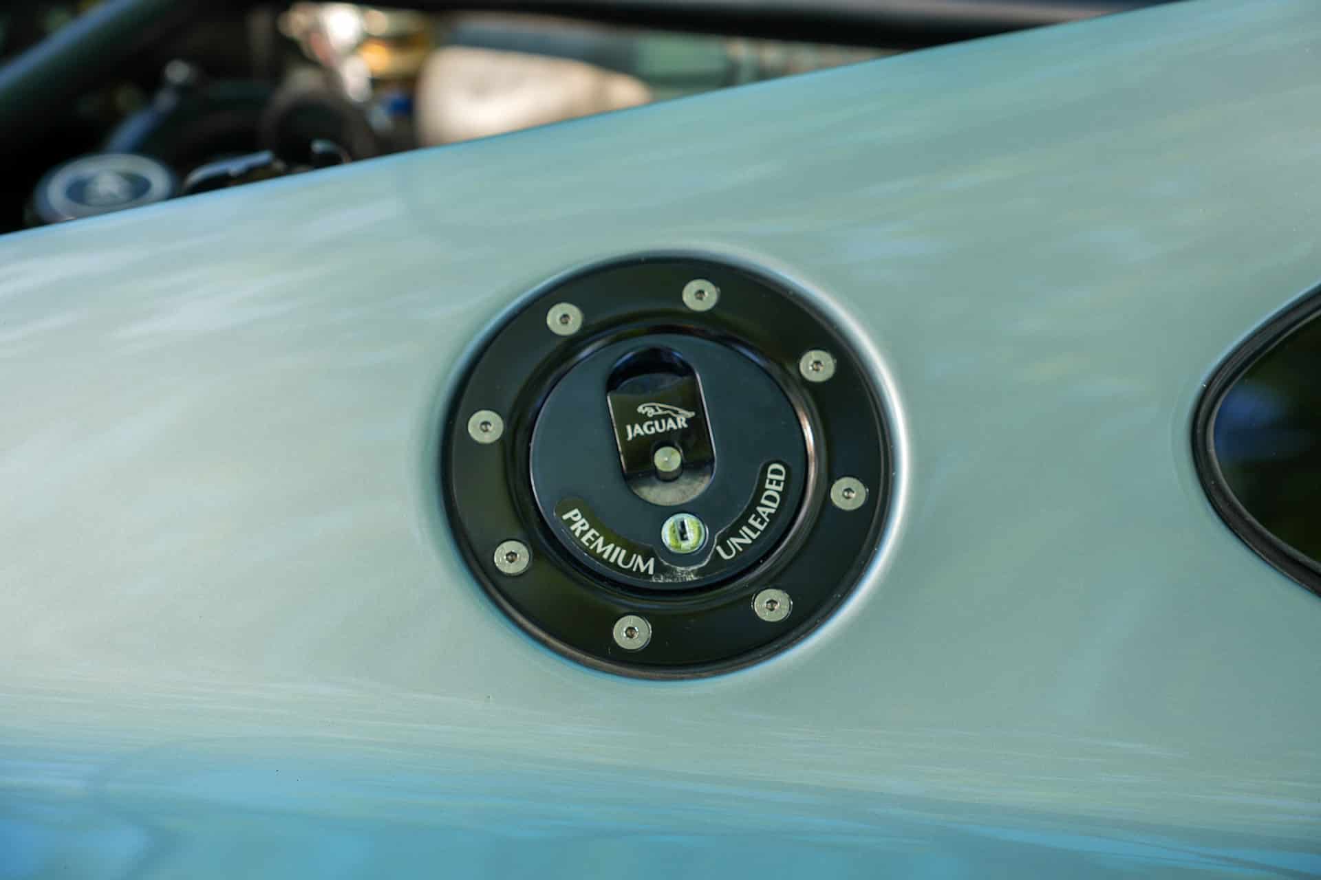 Jaguar XJ220