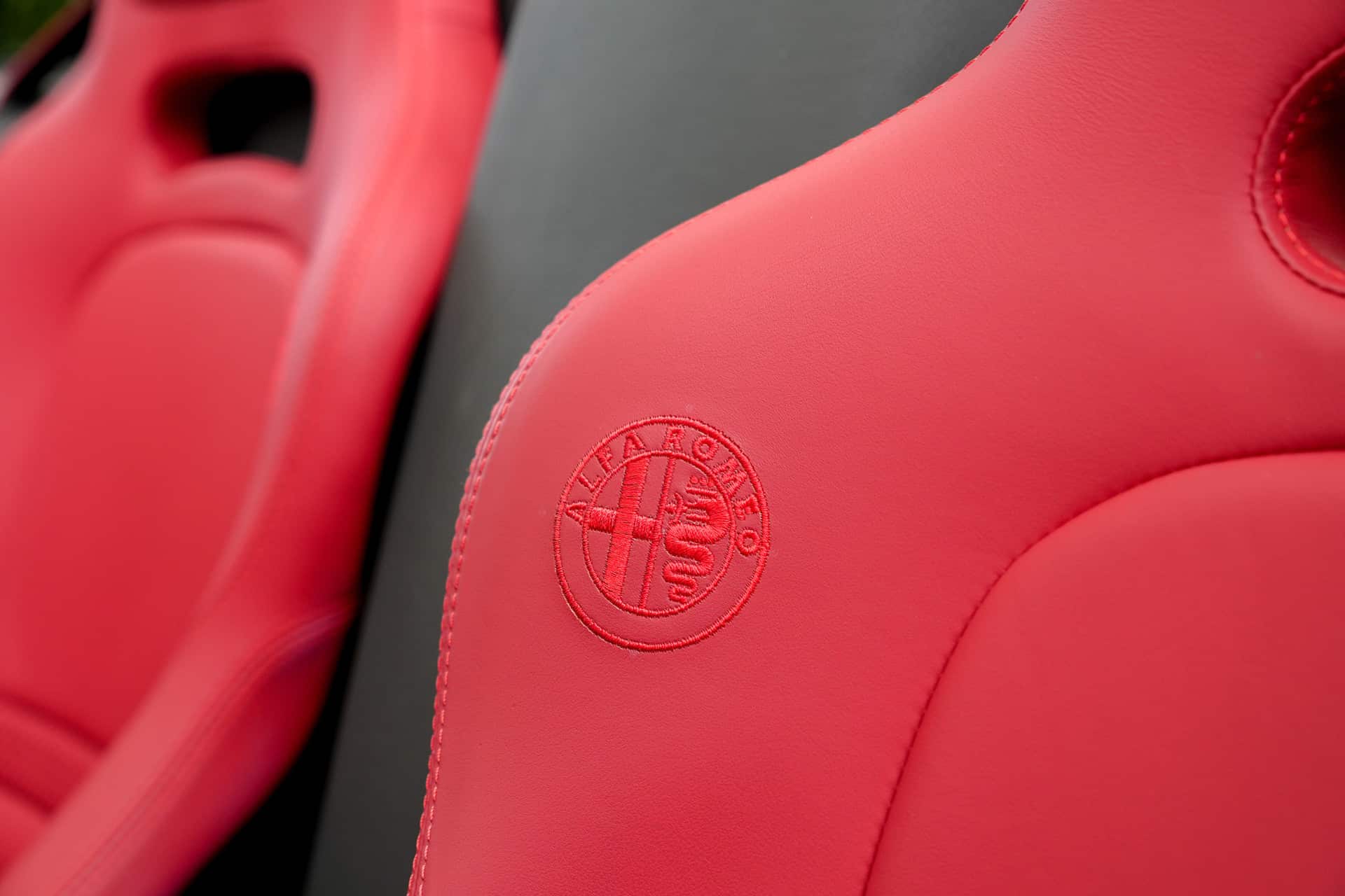 Alfa Romeo 8C Competizione Spider 4.7 V8