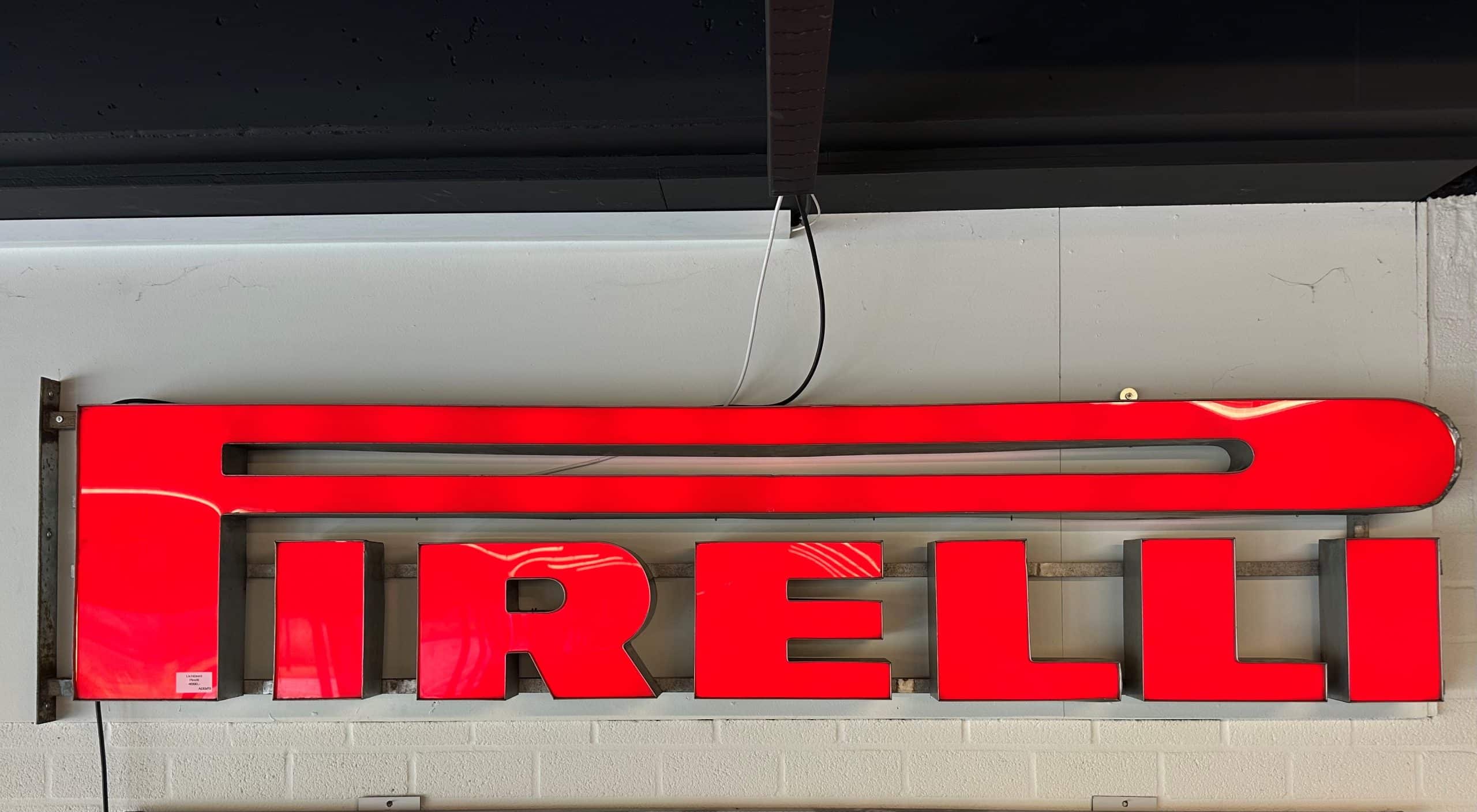 Pirelli lichtbord A0029