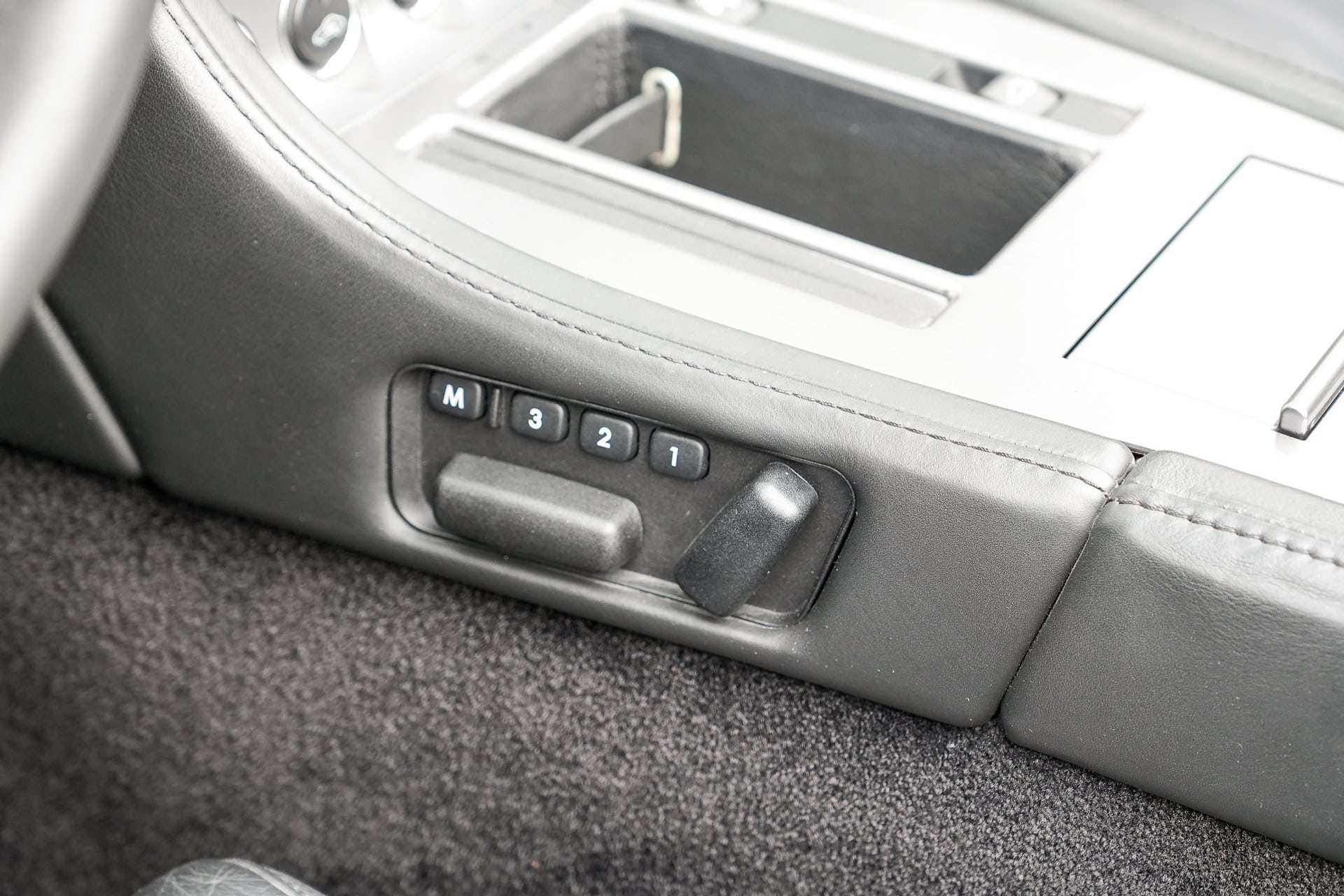 Aston Martin DB9 Volante