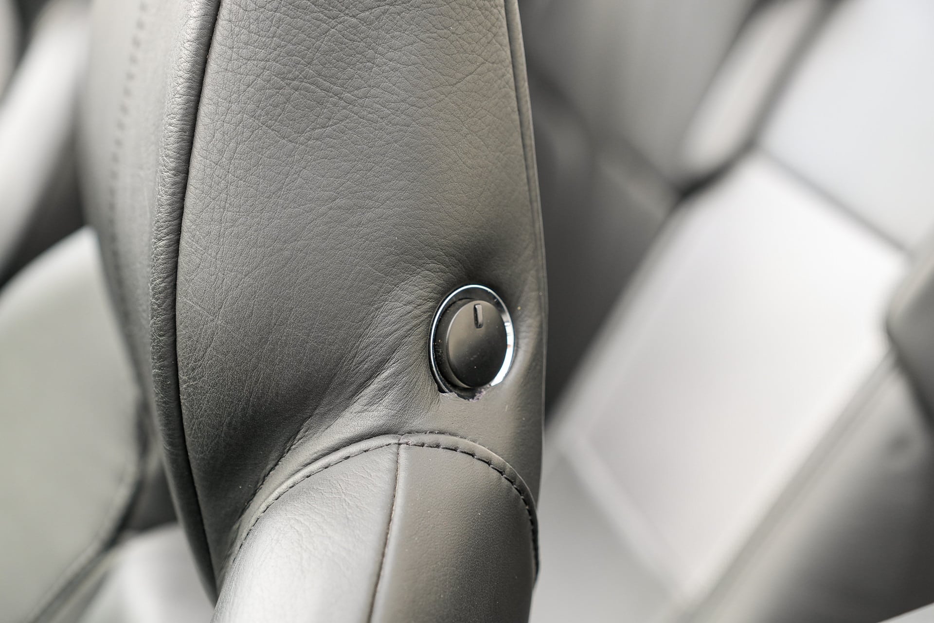 Aston Martin DB9 Volante